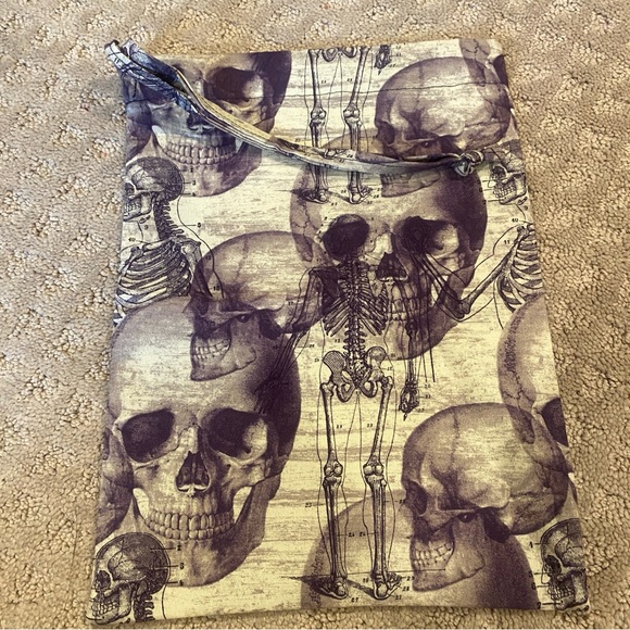 Bag, Drawstring Skull and Skeleton Print - Picture 5 of 8